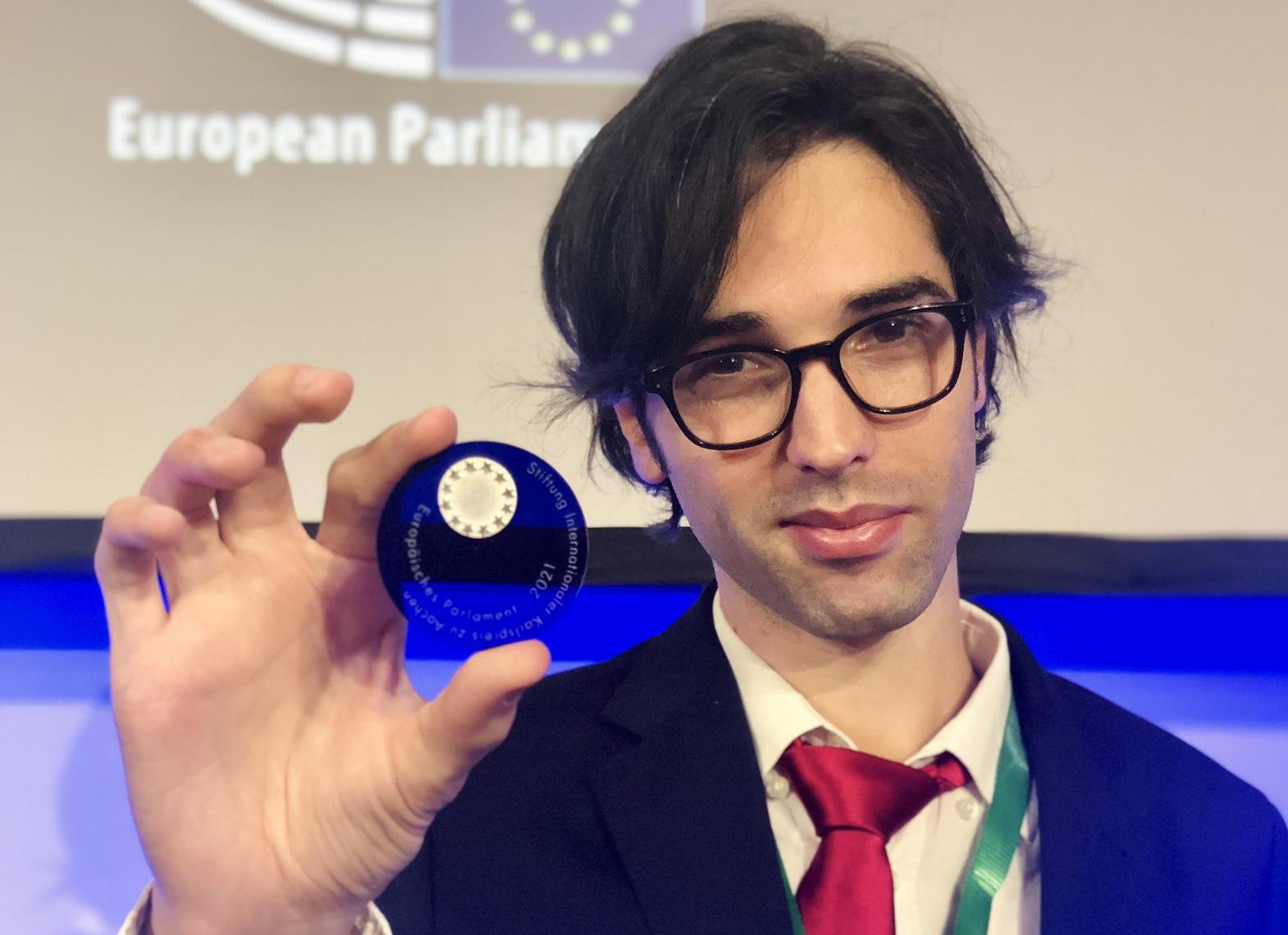 Dd69f67c a212 45c5 ac33 be156a0a64eb